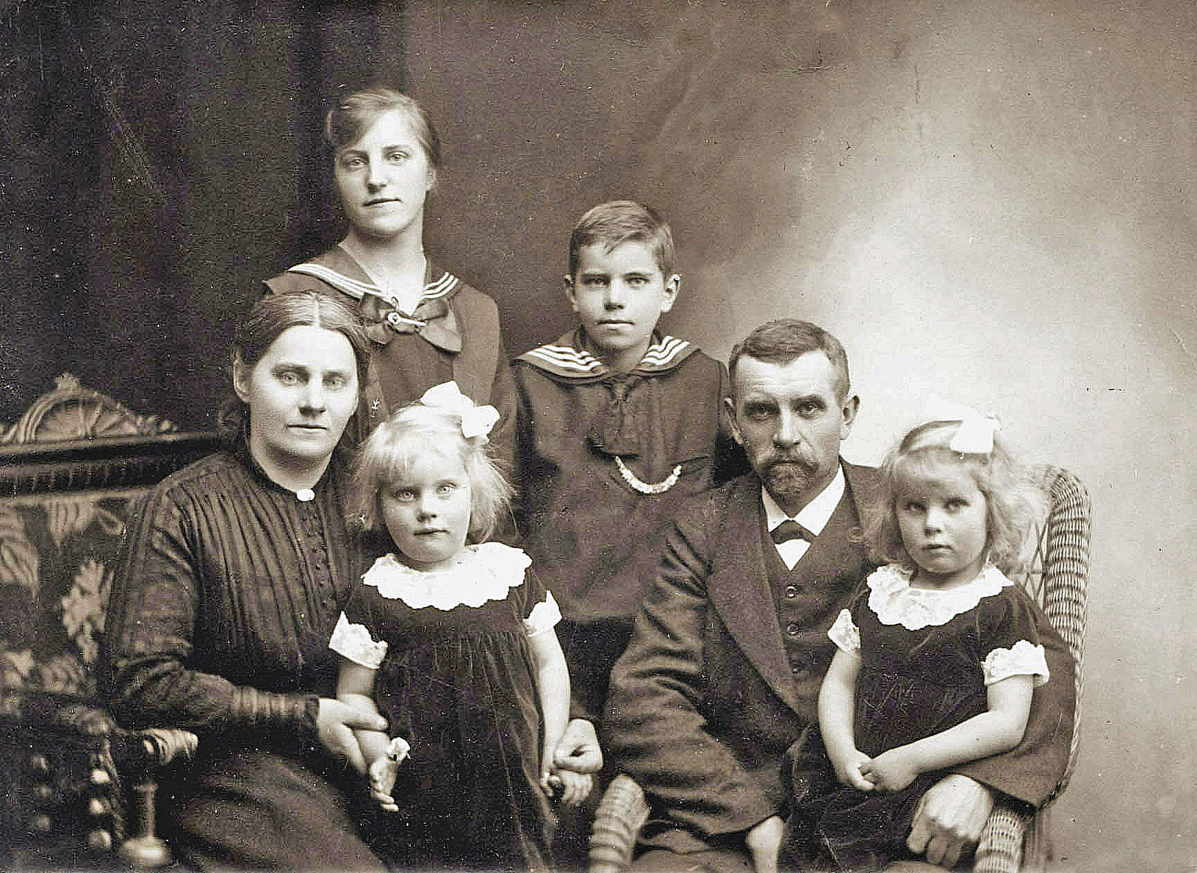 063 P97 Jens C Poulsen med familie.jpg